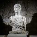 Sappiamo con certezza che la scultura fu ritrovata negli anni 30 del secolo scorso da don Peppuccio Damato, un sacerdote locale